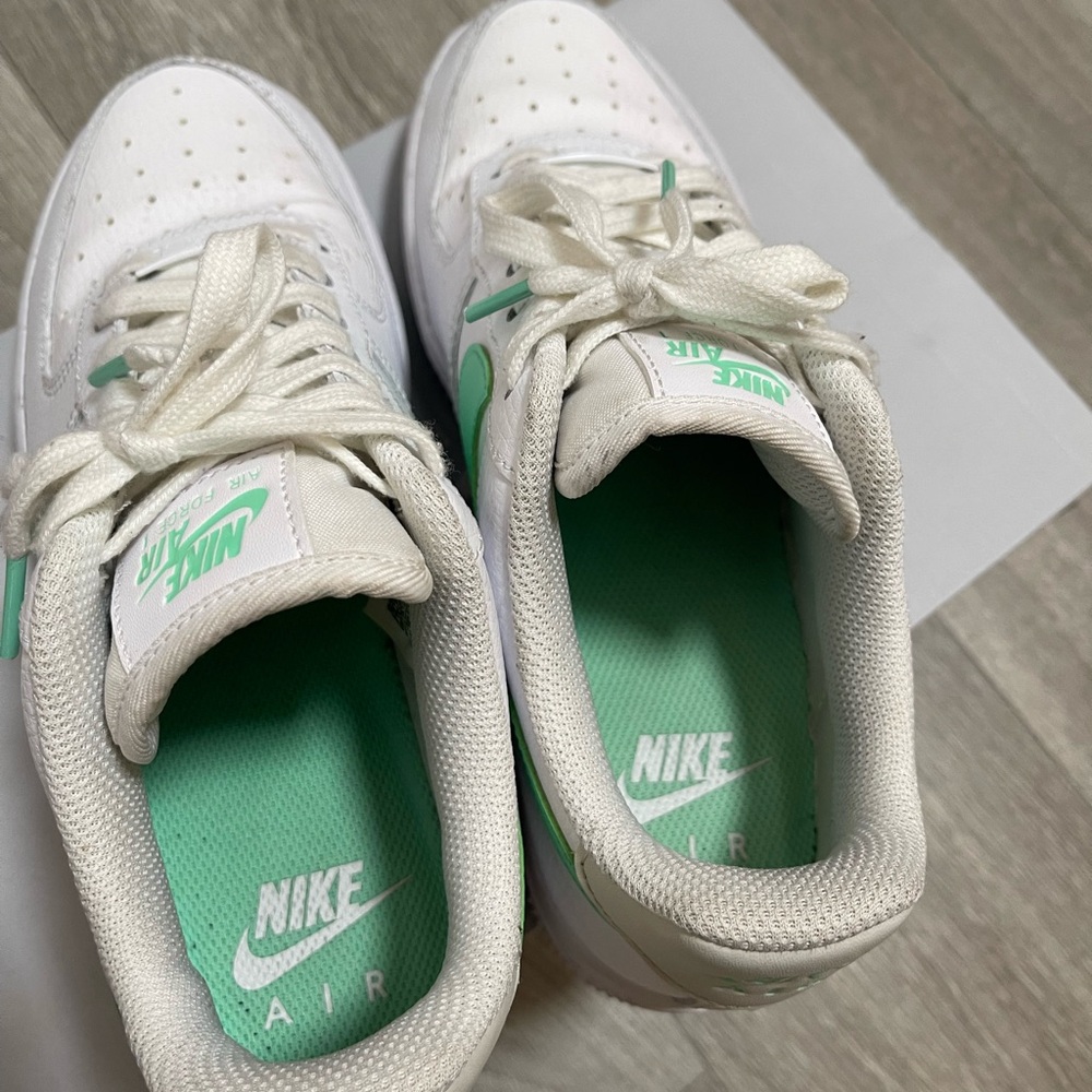 Nike White and Green Sneakers - Picture 4 of 6
